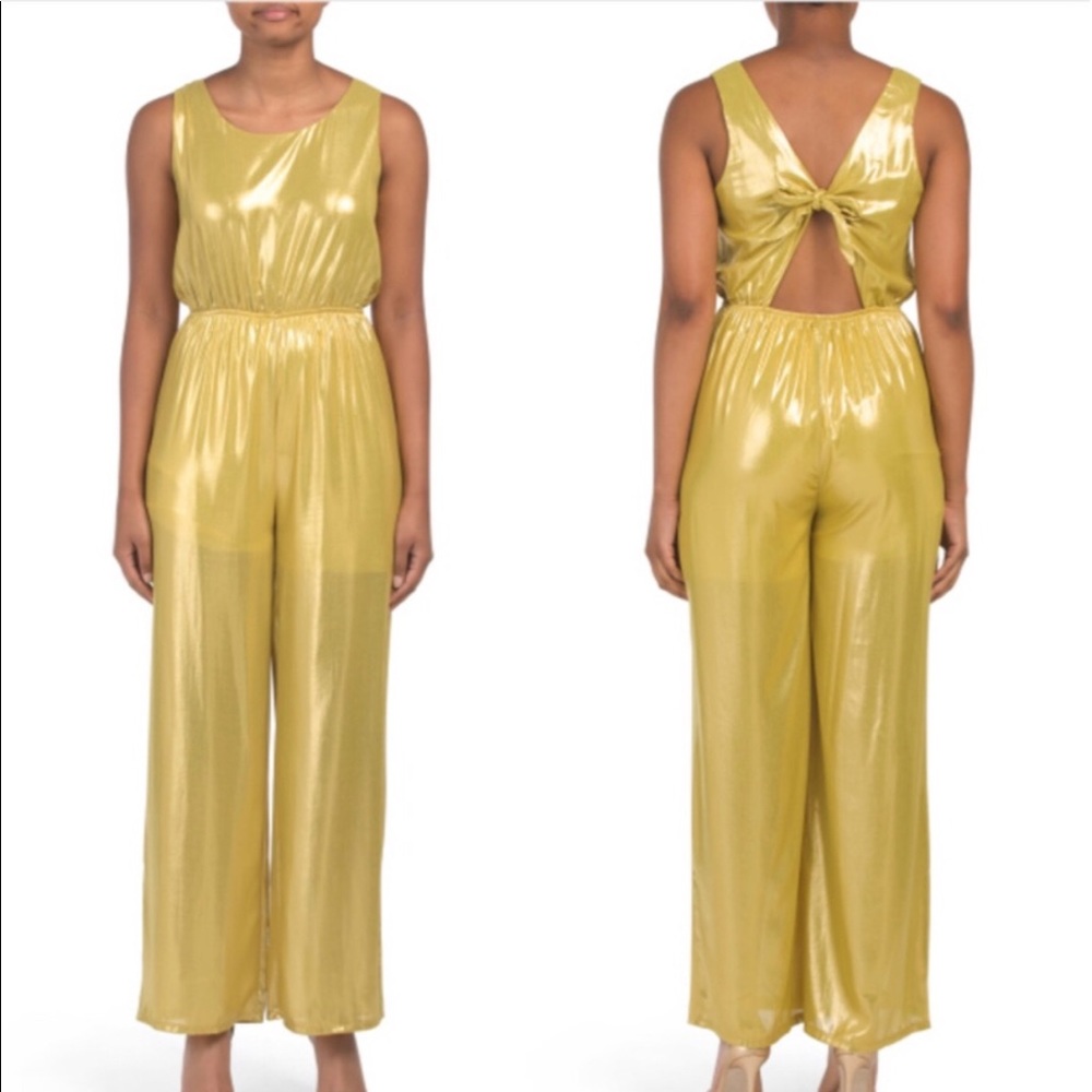 Made in Italy, shiny knit jumpsuit.